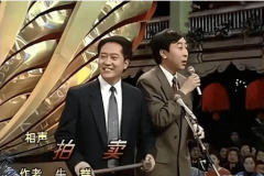 <b>仿佛把热闹了舞台上</b>